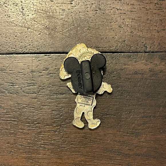 Toddler Princess - Mini Pin Mulan Only Disney Pin 56202 - Picture 2 of 3